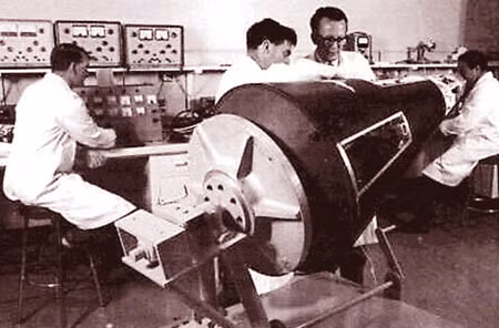 Các nhà khoa học làm việc trong WRE, Woomera.