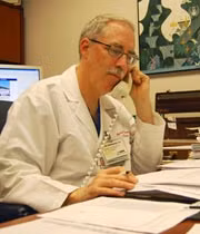 Tiến sĩ David Greenhalgh.
