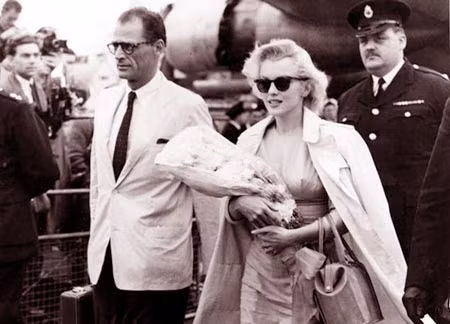 Tài liệu mới tiết lộ: FBI bủa vây Marilyn Monroe ảnh 1