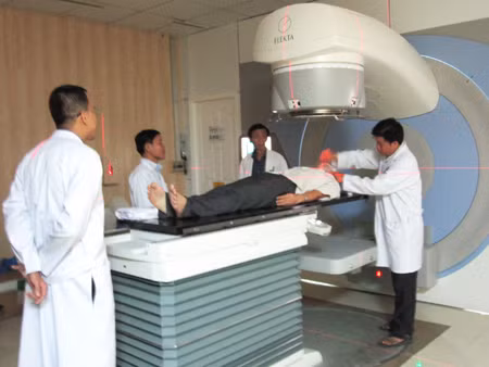 Hệ thống máy gia tốc thế hệ mới Synergy (Elekta).