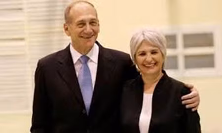 Vợ chồng cựu Thủ tướng E. Olmert đứng trước nguy cơ bị khởi tố