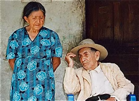 Cặp vợ chồng già nhưng vẫn khỏe ở Vilcabamba.