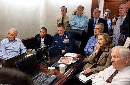Quan chức Nhà Trắng ngồi xem quá trình tiêu diệt trùm khủng bố Osama Bin Laden nhưng thiếu vắng John.