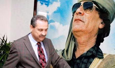 Ông Shokri Ghanem trả lời báo chí tại Italia vào năm 2011.