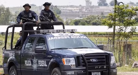 Lực lượng an ninh Mexico thường xuyên tuần tra xung quanh nhà tù Puente Grande giam giữ trùm ma túy Rafael Caro Quintero.