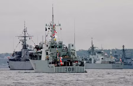 Các tàu chiến của Hải quân Canada.