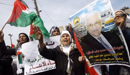 Người dân Palestine đổ ra đường mừng thỏa thuận hòa giải dân tộc vừa được ký giữa Fatah và Hamas.