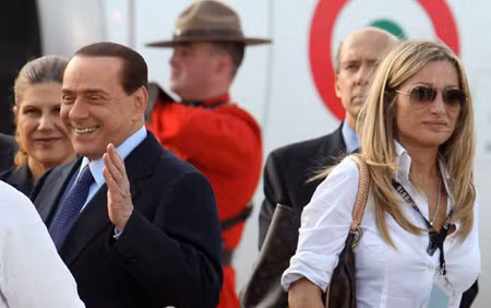 Berlusconi đưa Gagliardi đi cùng tới Toronto.