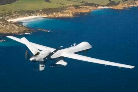 Máy bay do thám không người lái Global Hawk RQ-4 là loại có sải cánh dài nhất và bay cao nhất.