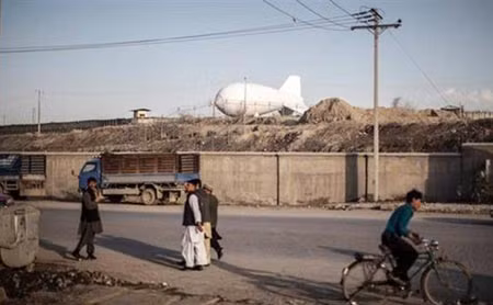 Khí cầu được neo buộc tại một căn cứ quân sự ở Kabul.