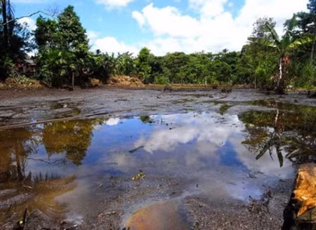 Ô nhiễm quanh mỏ dầu Lago Agrio – Ecuador.