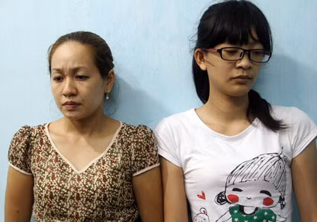 Phương và Lý tại Cơ quan điều tra.