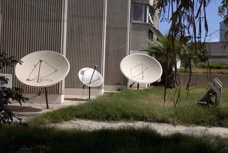 Bên ngoài cơ quan an ninh và gián điệp Internet ở Tripoli dưới thời Gaddafi.