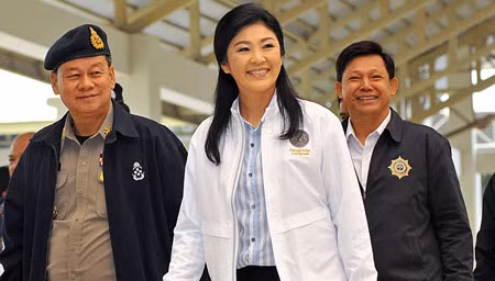 Thủ tướng Thái LanYingluck Shinawatra tại cuộc họp lãnh đạo quân đội.