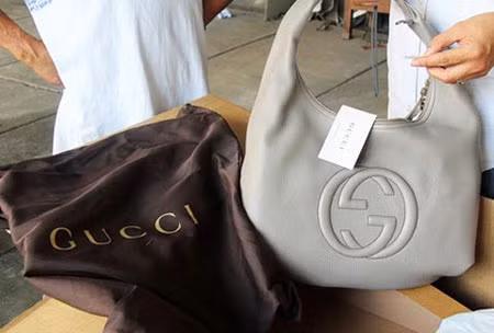 Những chiếc túi mang hiệu Gucci.
