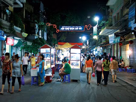 Hà Nội đã thí điểm một số tuyến phố đi bộ tại địa bàn quận Hoàn Kiếm. Ảnh minh hoạ.