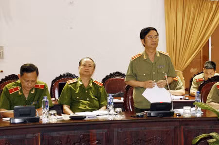 Thượng tướng Đặng Văn Hiếu, Ủy viên TW Đảng, Thứ trưởng Thường trực Bộ Công an làm việc với Ban Phòng chống lụt bão, tìm kiếm cứu nạn tỉnh Gia Lai.
