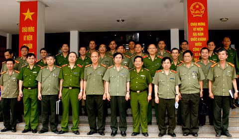 Thượng tướng Đặng Văn Hiếu, Ủy viên TW Đảng, Thứ trưởng Thường trực Bộ Công an cùng các đại biểu dự buổi làm việc.