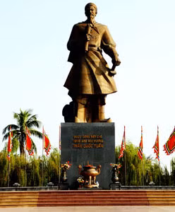 Hưng Đạo vương Trần Quốc Tuấn: Thánh tướng hiền minh ảnh 1
