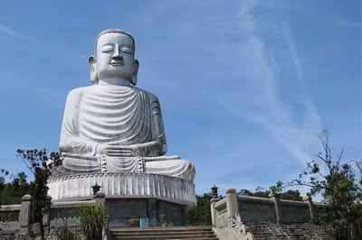 Người đẹp dưới chân núi Chúa ảnh 2