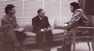 Jean - Paul Sartre và Simone de Beauvoir với Che Guevara.