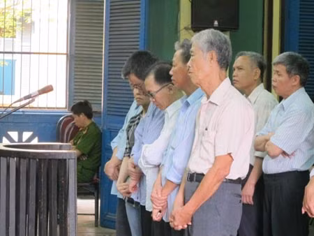 Các bị cáo tại phiên tòa sơ thẩm.