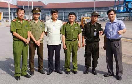 Lực lượng Cảnh sát truy nã tội phạm thường xuyên phối hợp với An ninh hàng không sân bay quốc tế Nội Bài truy bắt đối tượng truy nã.