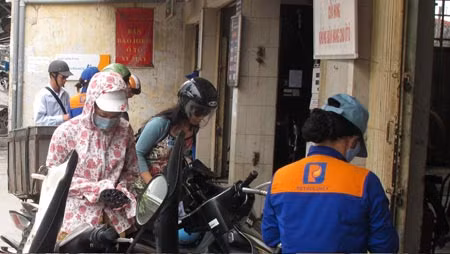 Các đại lý xăng dầu có rất nhiều “mánh” vi phạm.