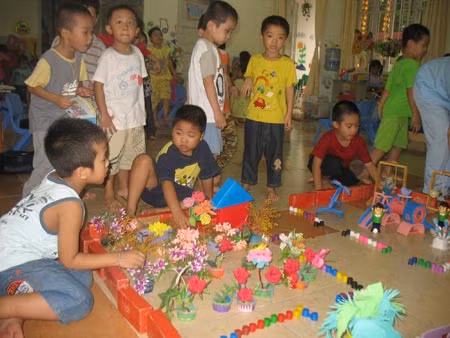 Các bé 5 tuổi cần học hết chương trình mẫu giáo lớn để phát triển đầy đủ về thể chất và tinh thần.