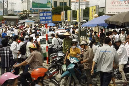 Người dân có xe máy cũ lo ngại về chủ trương cấm xe của TP Hồ Chí Minh.