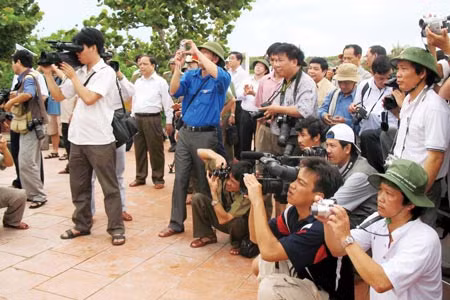 Báo chí là lực lượng quan trọng trong việc đẩy lùi tham nhũng, lãng phí.
