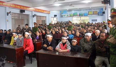 Phiên toà xét xử lưu động vụ án giết người tại UBND xã Hòa Châu của Toà án nhân dân TP Đà Nẵng vào ngày 12/1/2013 đã thu hút sự quan tâm rất lớn của dư luận và người dân thành phố Đà Nẵng.