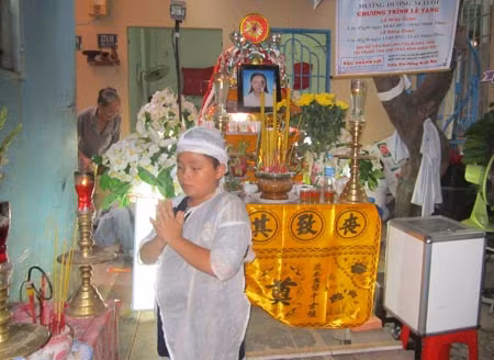 Chị Hạnh ra đi để lại đứa con trai nhỏ côi cút.