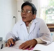 Ông Nguyễn Hữu Ngoan, Y sĩ Trạm y tế xã Yên Thương.