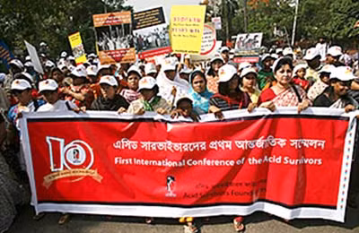 Tổ chức ASF ở Bangladesh tổ chức mít tinh ở Dhaka với sự tham gia của khoảng 600 nạn nhân của axít đến từ Bangladesh, Pakistan, Ấn Độ, Campuchia, Uganda và Nepal.