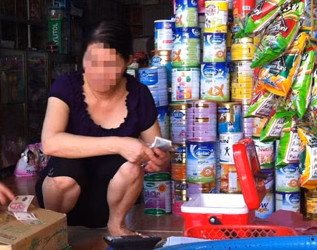 Chị Lê Thị Định (vợ của Nguyễn Minh Châu) với công việc hàng ngày.