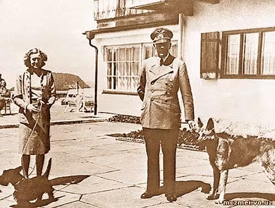 Hitler và Braun.
