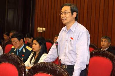 Đại biểu Quốc hội Nguyễn Văn Ba (Khánh Hòa) chất vấn tại Quốc hội.