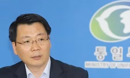 Phát ngôn viên Kim Hyung-Seok của Bộ Thống nhất Hàn Quốc cho báo chí biết đây là một cơ hội để hai miền Triều Tiên xây dựng niềm tin, ngày 6/6/2013.
