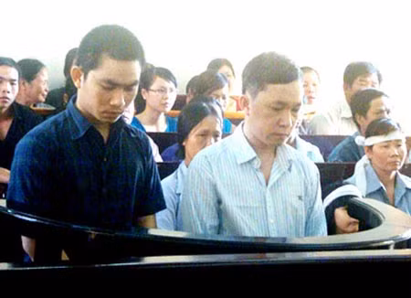 Hà và Bình tại phiên tòa xét xử sơ thẩm.