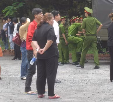 Phiên tòa khép lại trong nặng nề với nỗi đau khôn nguôi của nhiều gia đình có con em bị hại đời con gái bởi băng nhóm buôn người do mẹ mìn Trúc Phương thiết lập.