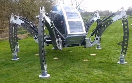 Robot 6 chân khổng lồ dùng để rà mìn.