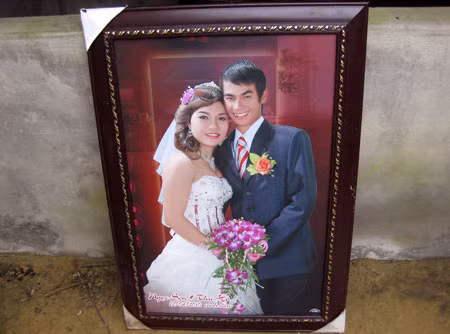 Vợ chồng thủy thủ Sơn trong ngày cưới.