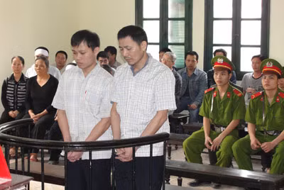 Hai bị cáo Đỗ Lê Tại, Đỗ Lê Trọng tại phiên tòa sơ thẩm.