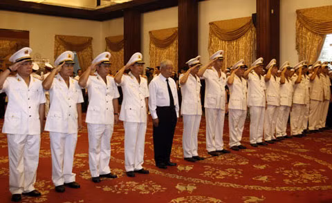 Đồng chí Trần Đại Quang, Ủy viên Bộ Chính trị, Bộ trưởng Bộ Công an cùng đoàn lãnh đạo Bộ Công an viếng đồng chí Võ Chí Công.