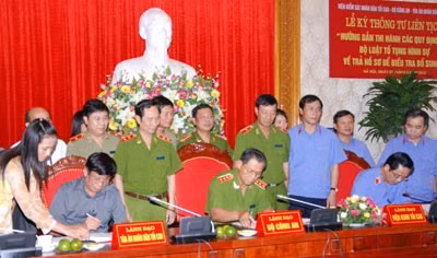 Lãnh đạo liên ngành Tư pháp Trung ương ký thông tư liên tịch.