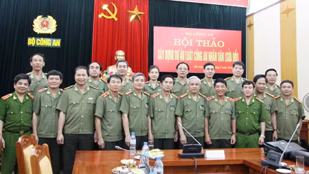 Trung tướng Đặng Văn Hiếu, Ủy viên Trung ương Đảng, Thứ trưởng Bộ Công an và các đại biểu dự Hội thảo. Ảnh: H.A.