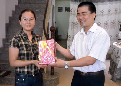 Trao giải cho độc giả Dương Thanh Vân.
