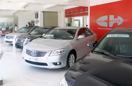 Từ 26/6, chỉ có đại lý chính hãng của nhà sản xuất được nhập khẩu ô tô.