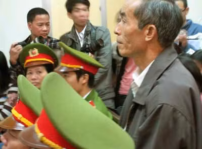 Ông Ba, bố nạn nhân Nguyễn Phương Linh đề nghị HĐXX giữ nguyên bản án sơ thẩm, khép Nghĩa vào tội tử hình.